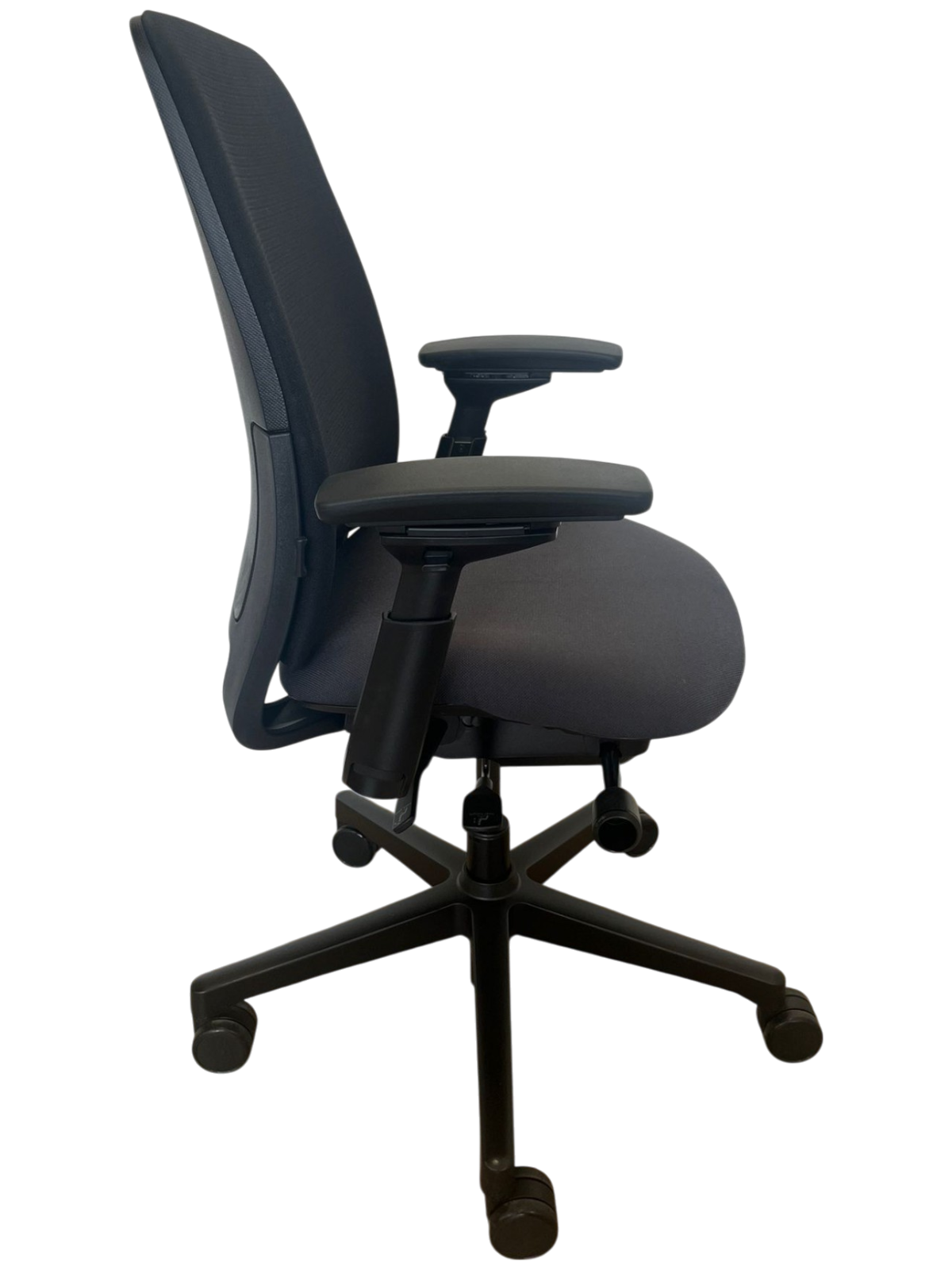 Steelcase Amia x Leap V2